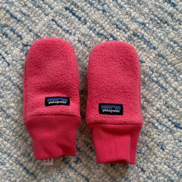 Patagonia Other - Patagonia Kids' Cozy Fleece Mittens - Bright Pink